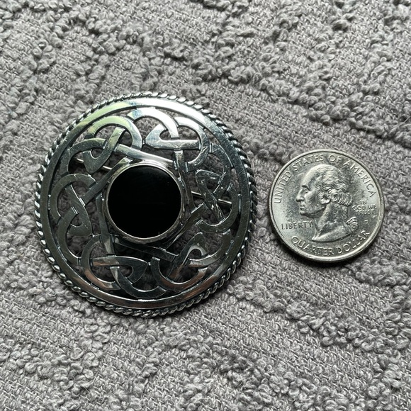 Celtic Onyx Dress Brooch in Sterling Silver - Picture 6 of 9